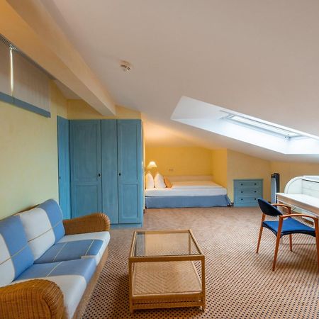 Grand Hotel בינץ מראה חיצוני תמונה A room at the hotel