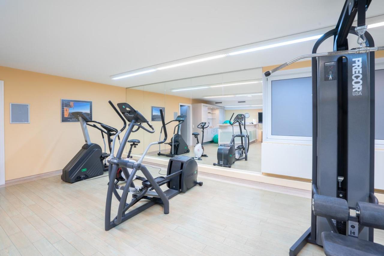 Grand Hotel בינץ מראה חיצוני תמונה The gym at the hotel