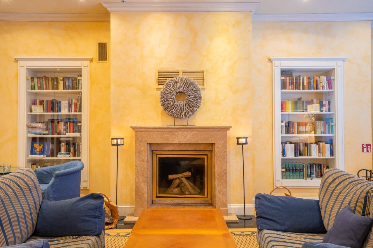 Grand Hotel בינץ מראה חיצוני תמונה Library