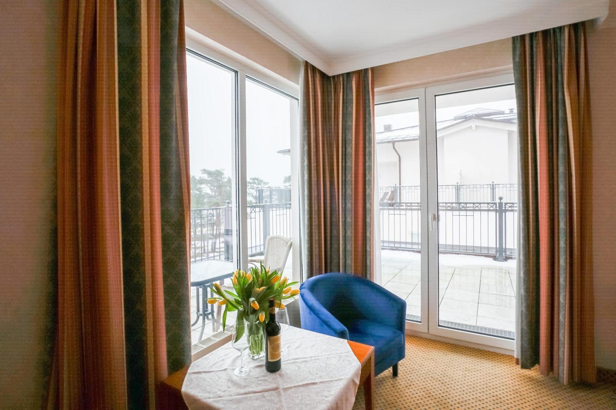 Grand Hotel בינץ מראה חיצוני תמונה A room at the hotel