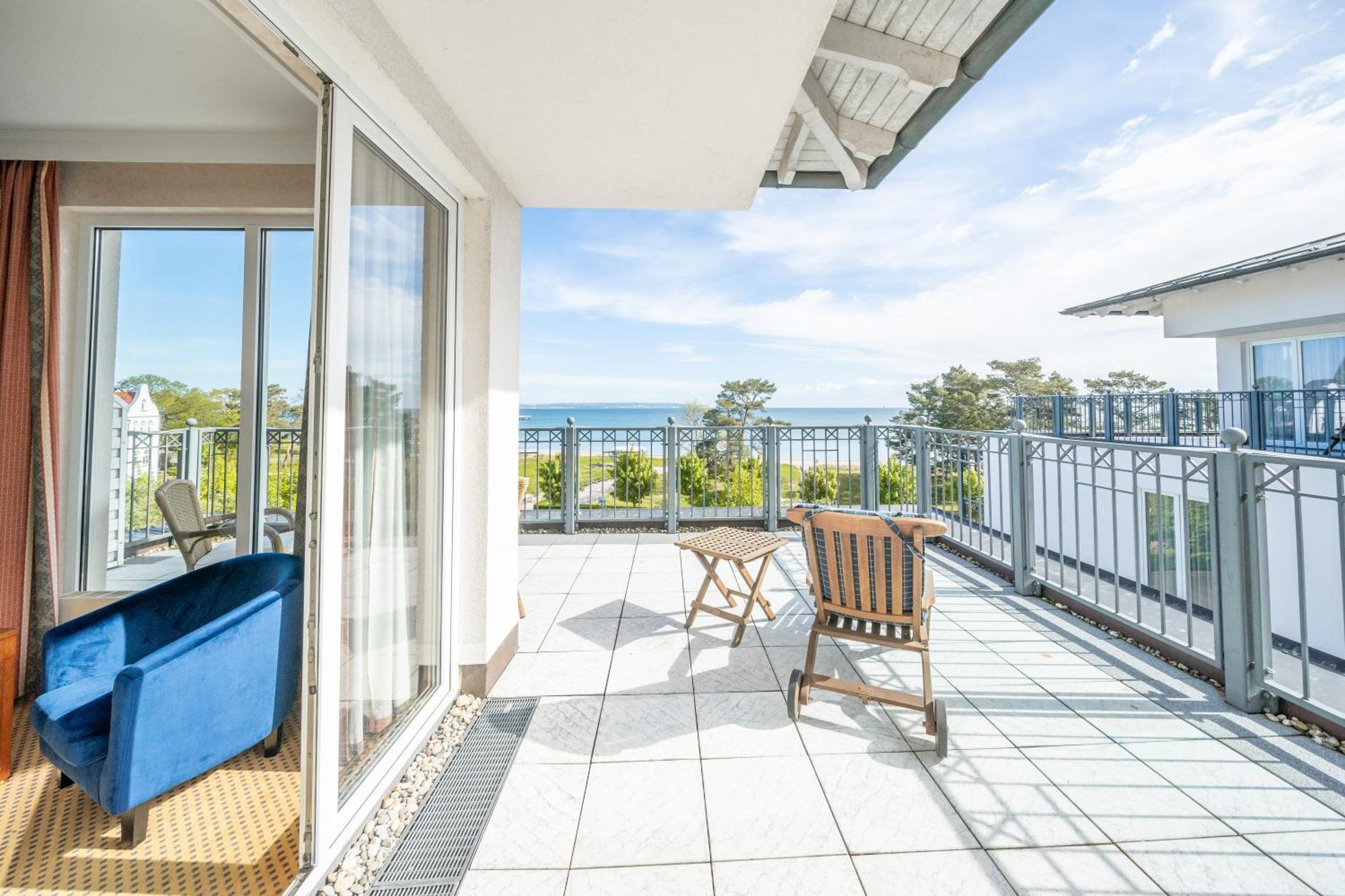 Grand Hotel בינץ מראה חיצוני תמונה A balcony