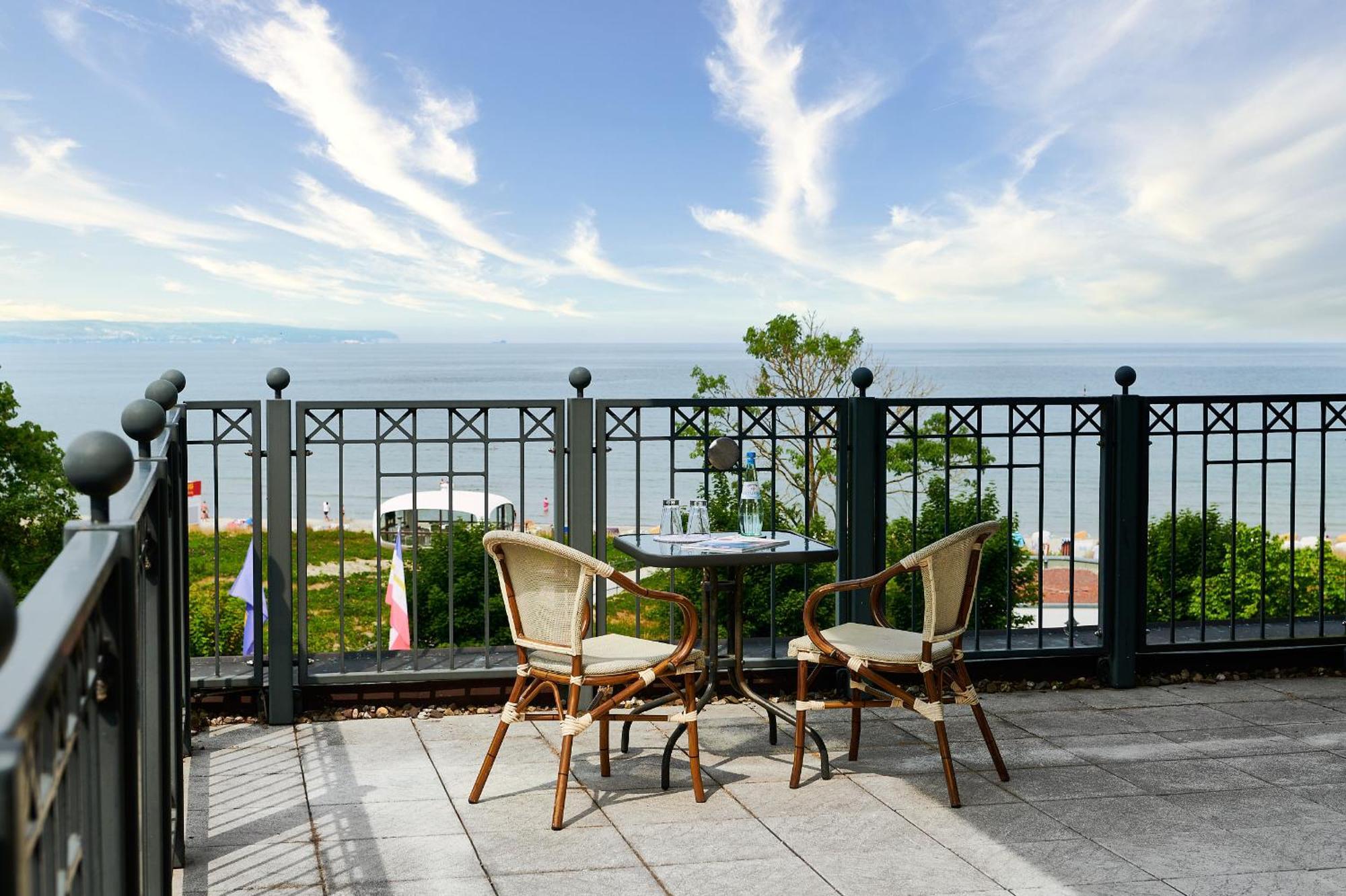 Grand Hotel בינץ מראה חיצוני תמונה A balcony