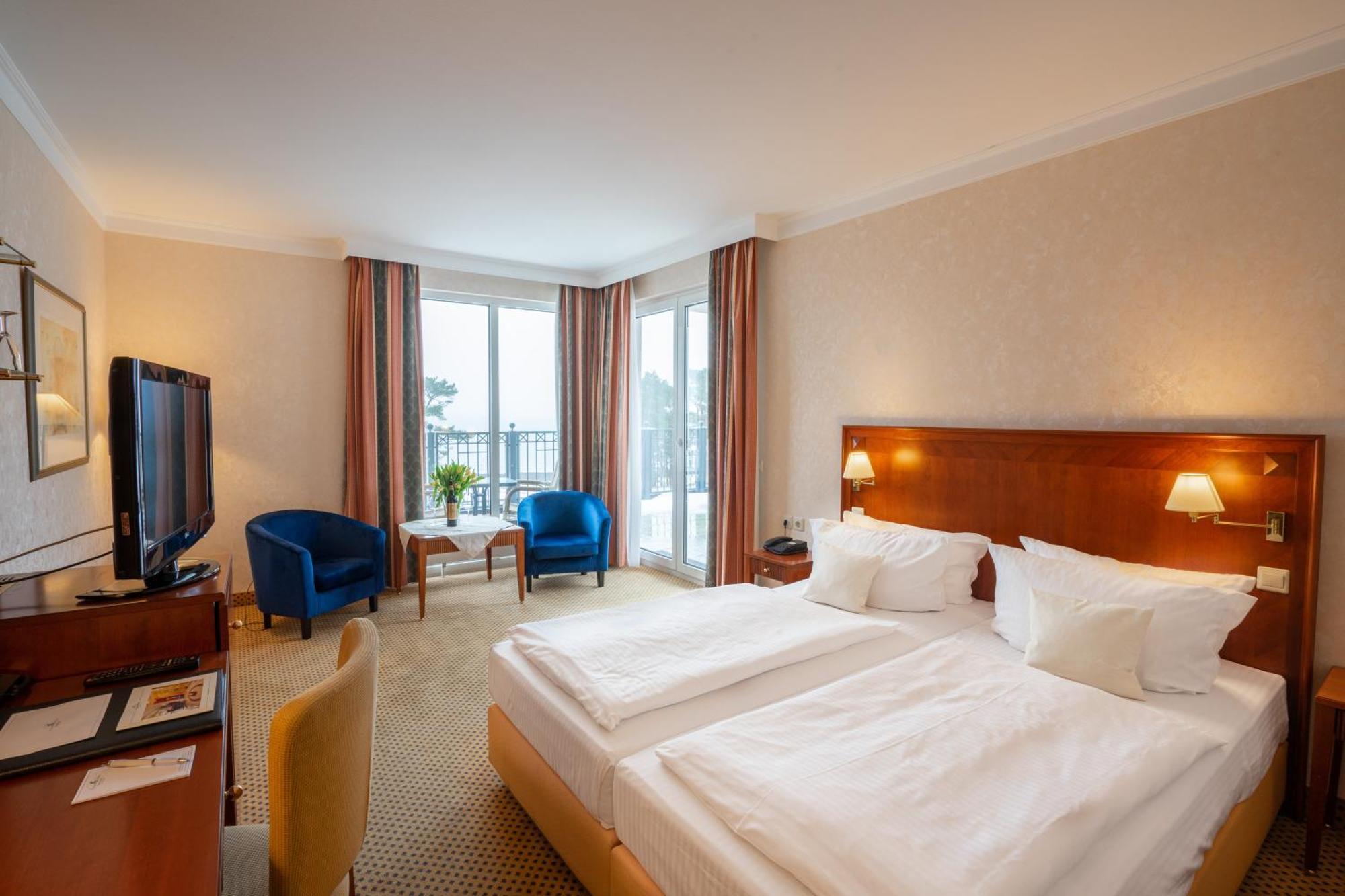 Grand Hotel בינץ מראה חיצוני תמונה A typical hotel room