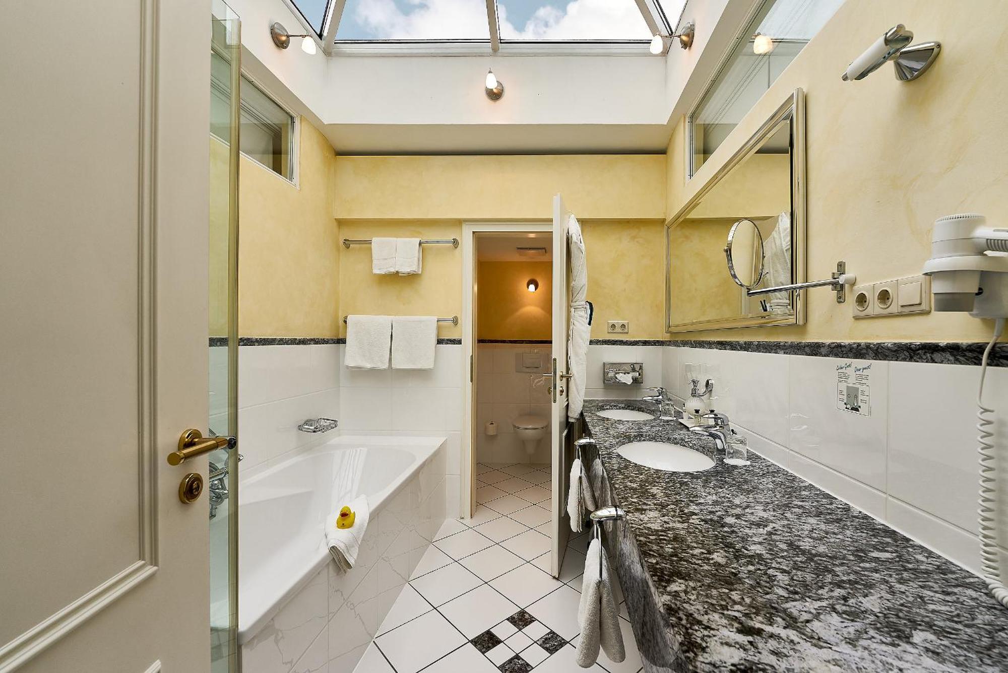 Grand Hotel בינץ מראה חיצוני תמונה Bathroom