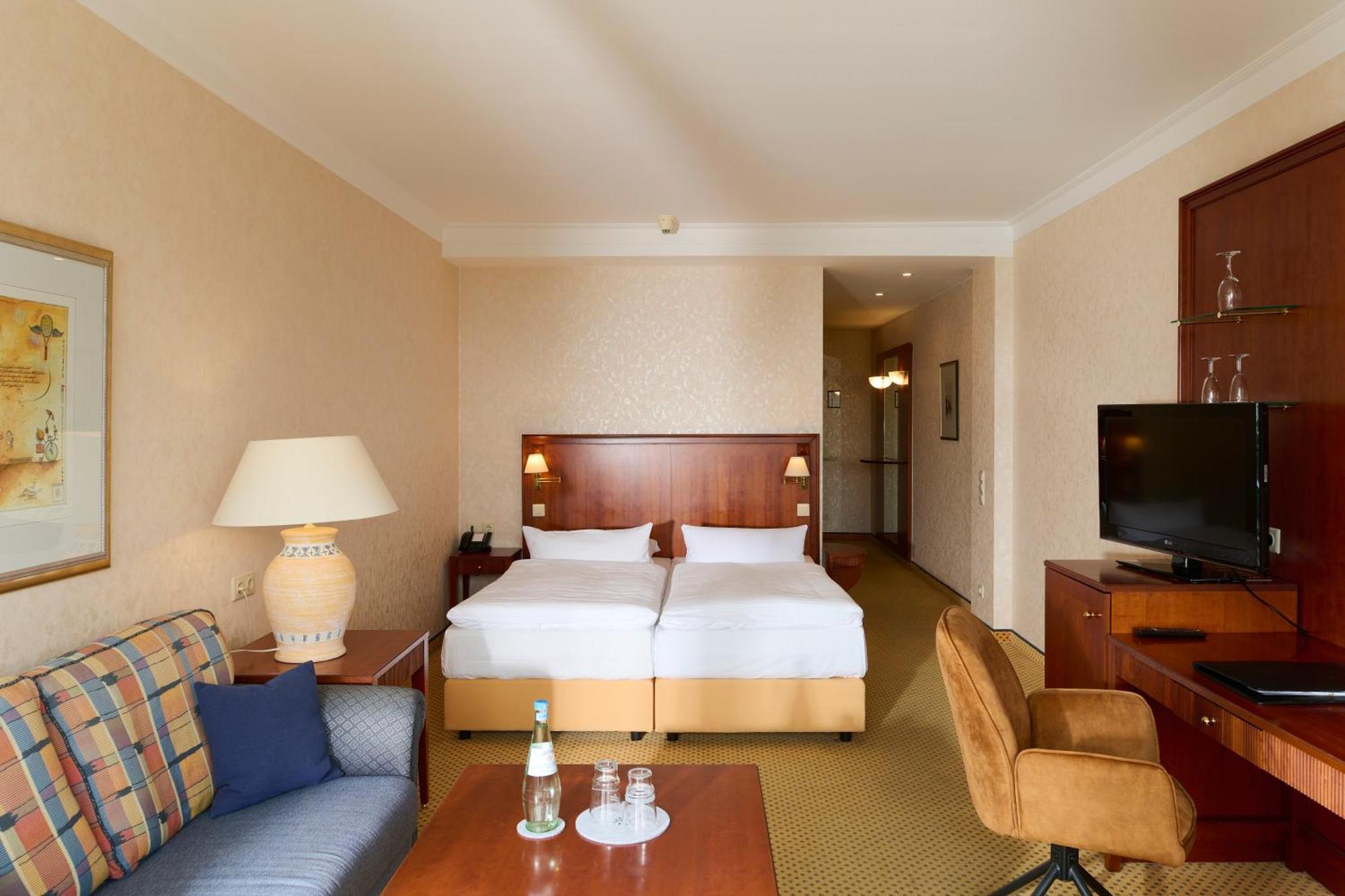 Grand Hotel בינץ מראה חיצוני תמונה A typical hotel room