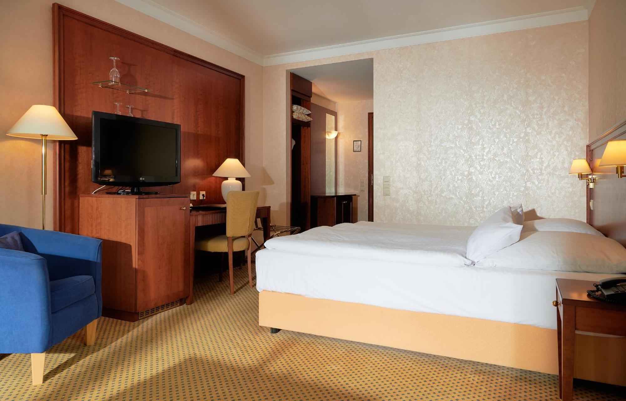 Grand Hotel בינץ מראה חיצוני תמונה A typical room at the hotel