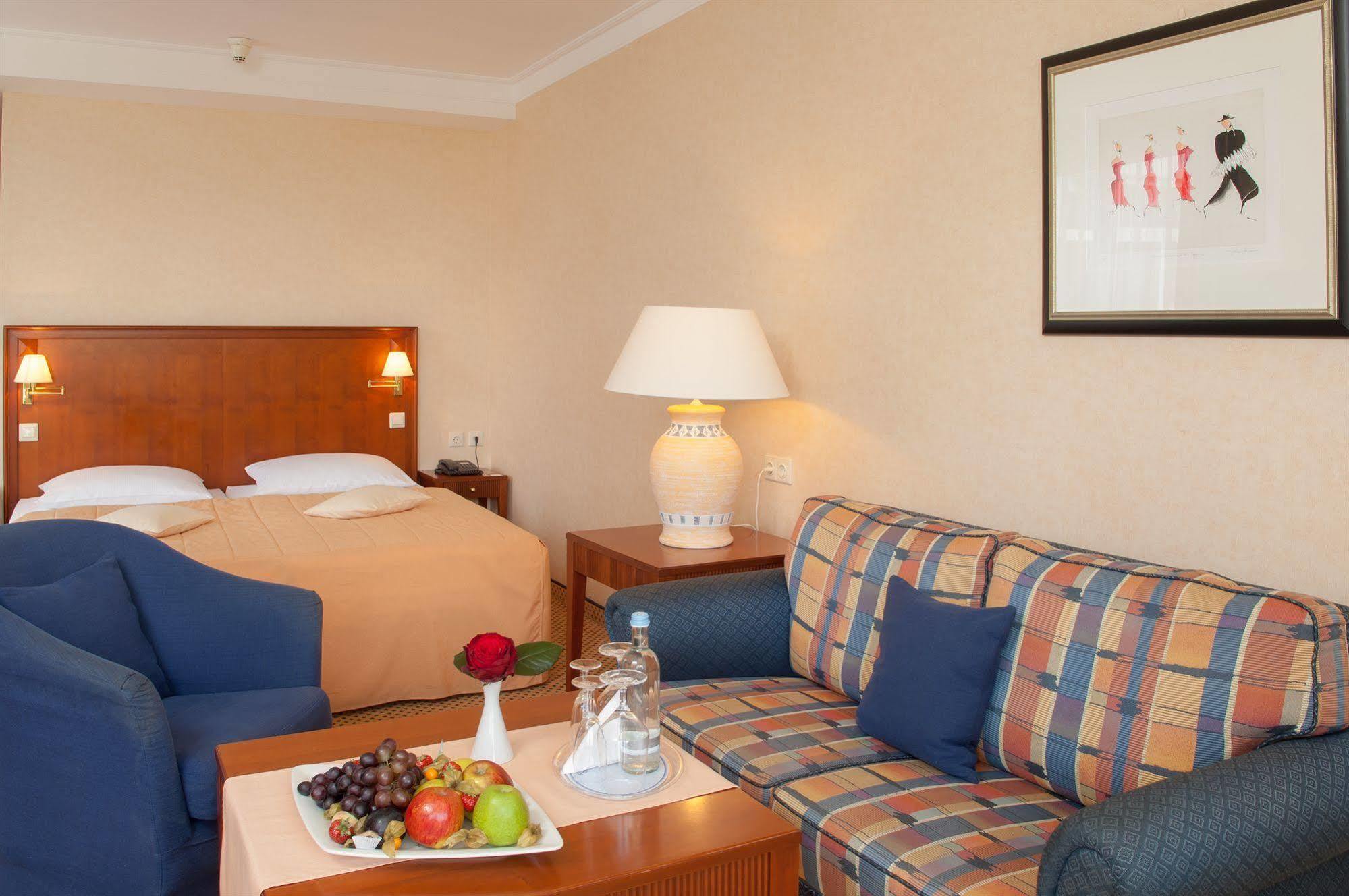 Grand Hotel בינץ מראה חיצוני תמונה A room at the hotel