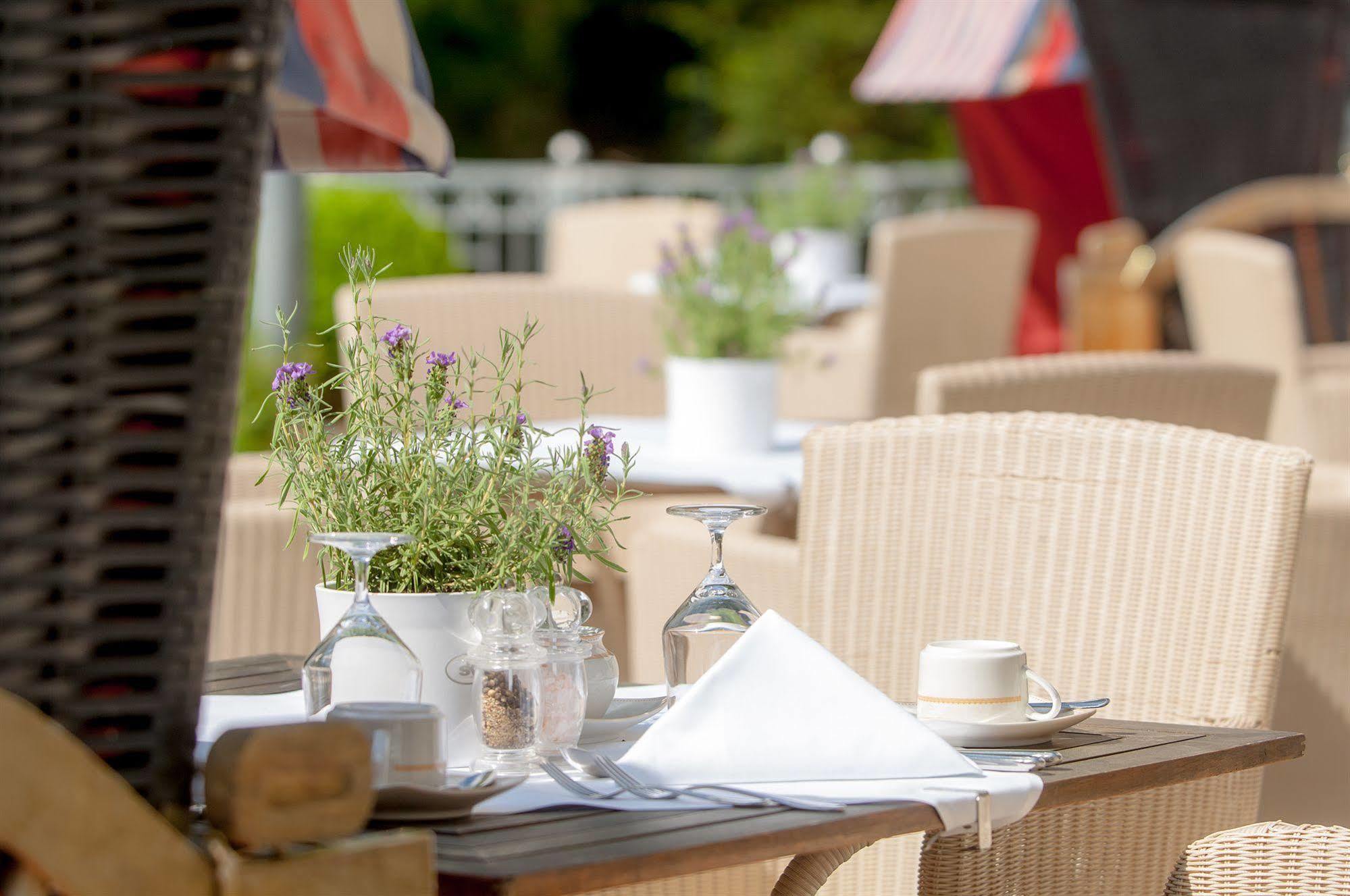 Grand Hotel בינץ מראה חיצוני תמונה Restaurant