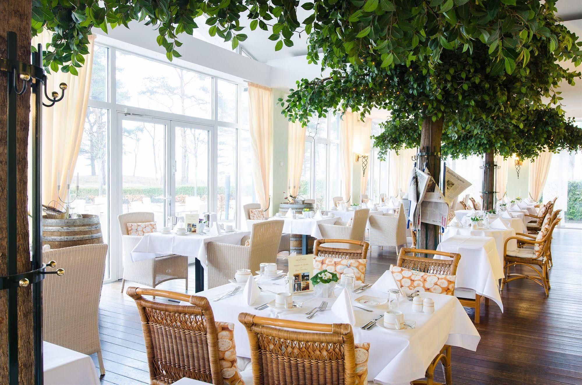 Grand Hotel בינץ מראה חיצוני תמונה Restaurant