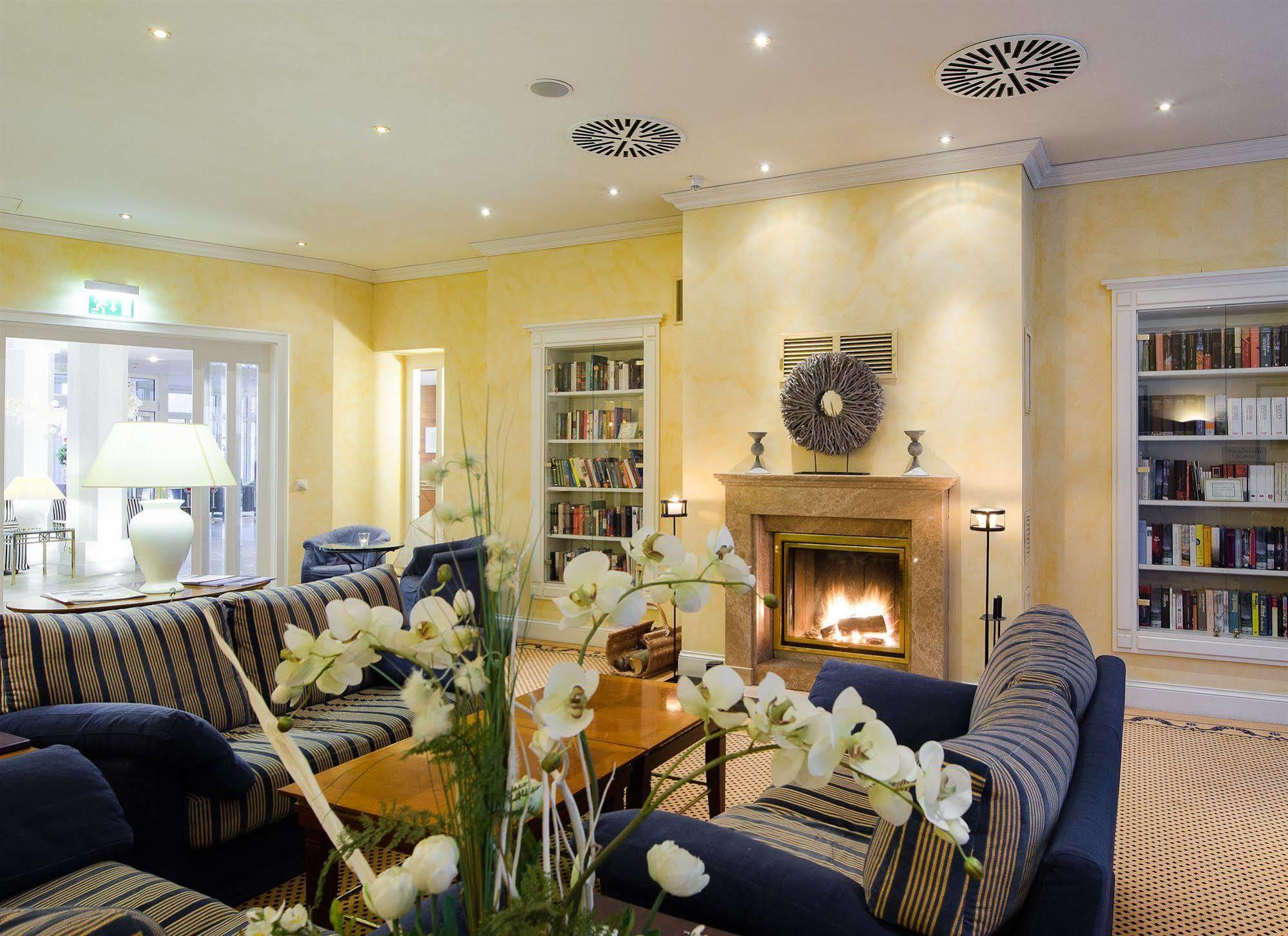 Grand Hotel בינץ מראה חיצוני תמונה The library